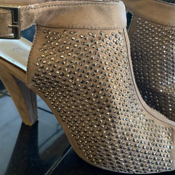 Jennifer Lopez Sasha Blush Heels with studs - Picture 10 of 15